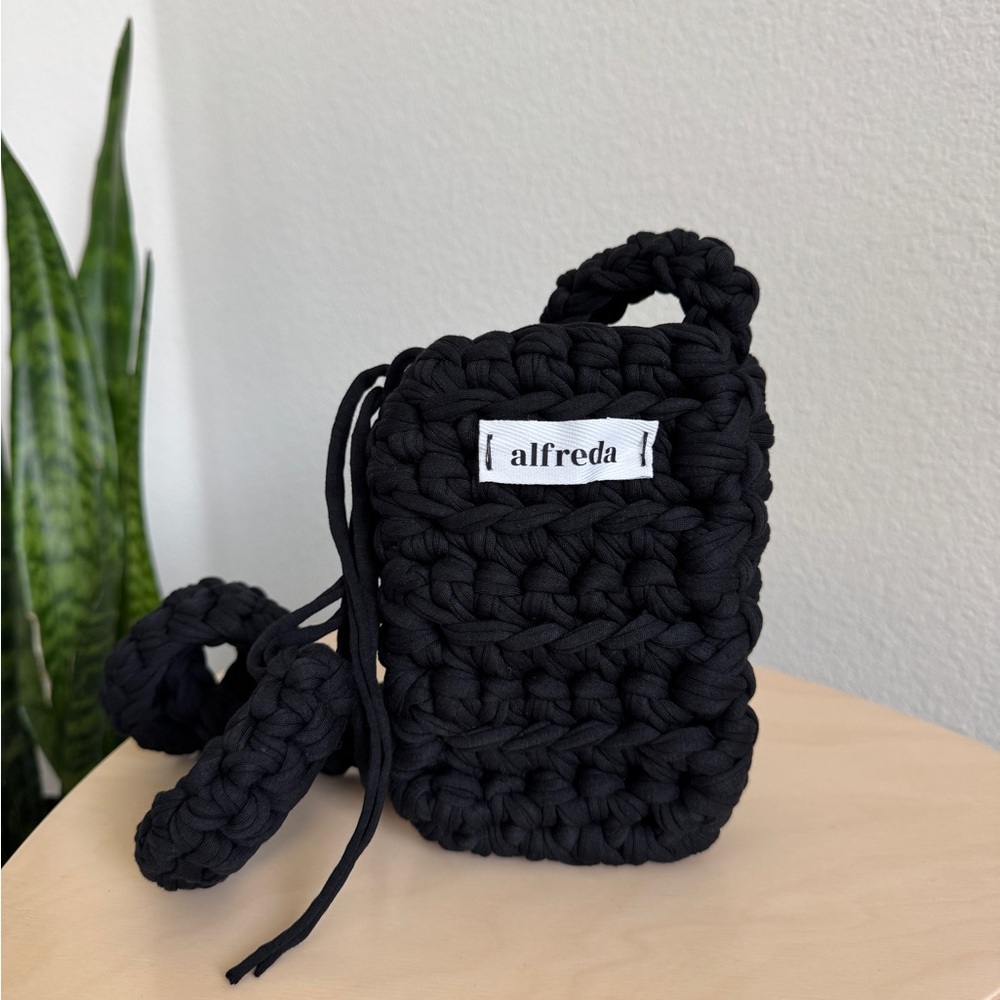 Chunky Crochet Black Crossbody Phone Bag
